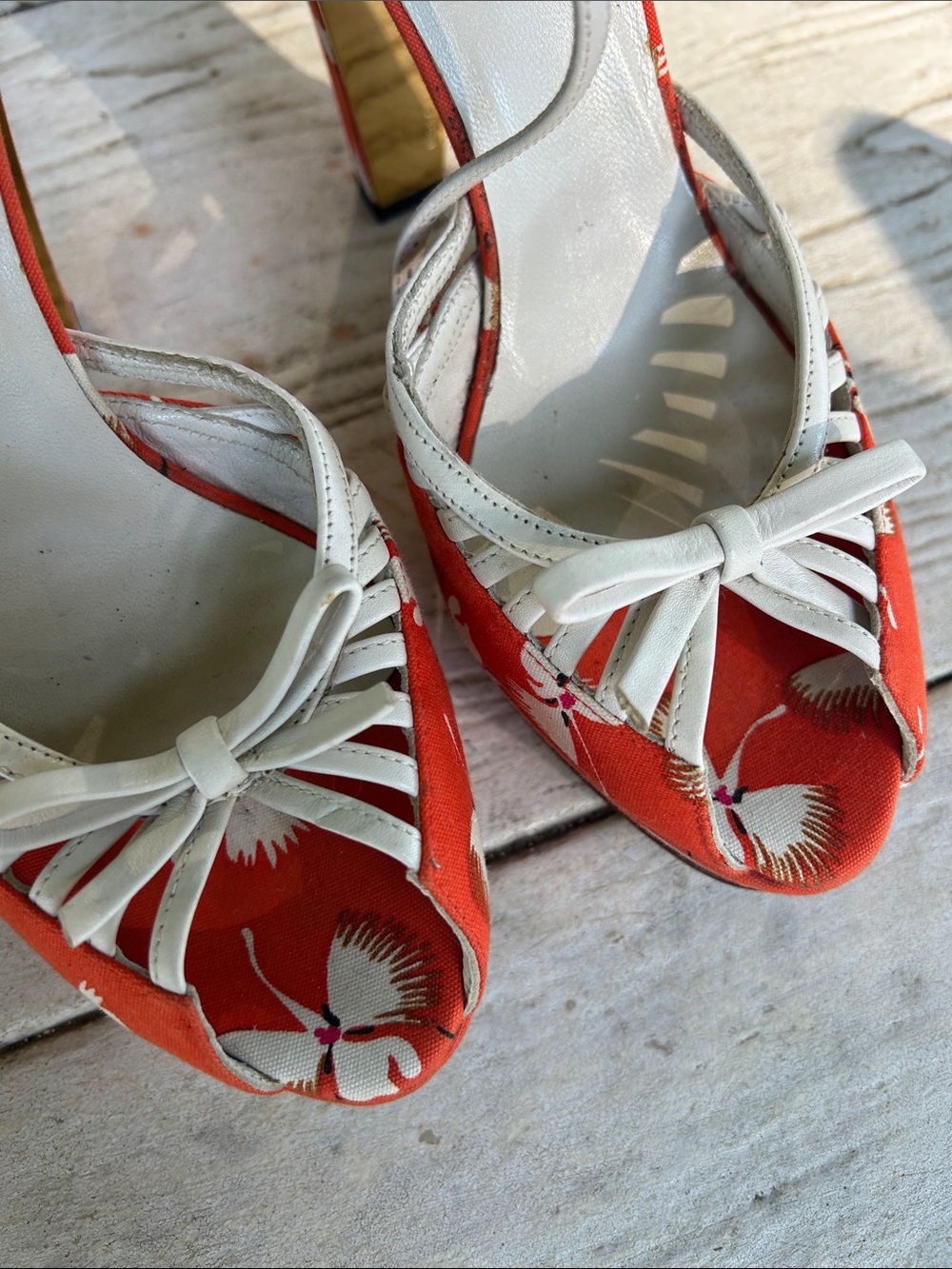Gucci orange and White Floral Slingback Peep-Toe Heels - Picture 5 of 7